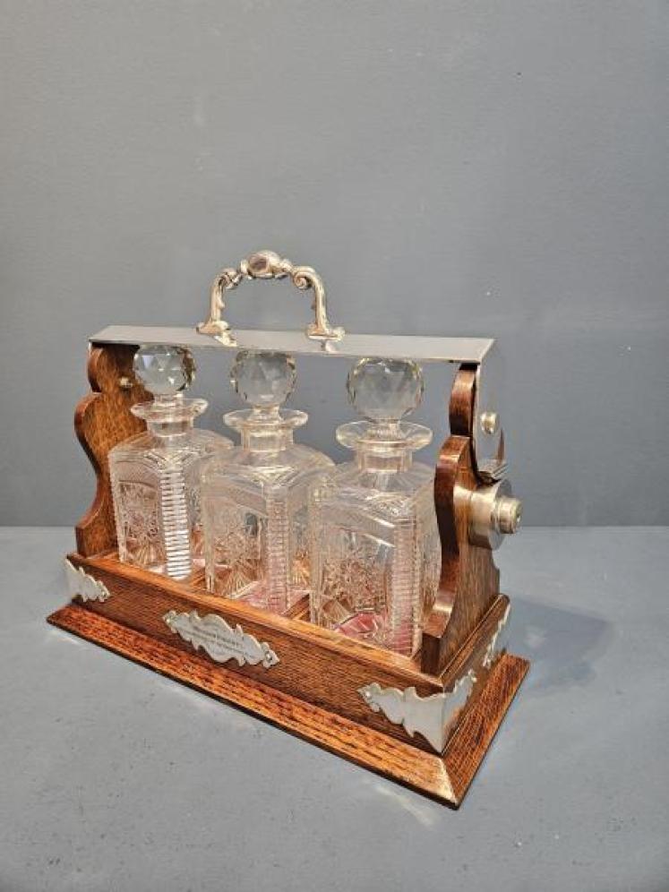 Immaculate Edwardian Oak and Silver Plated 3 Bottle Tantalus - Image 7