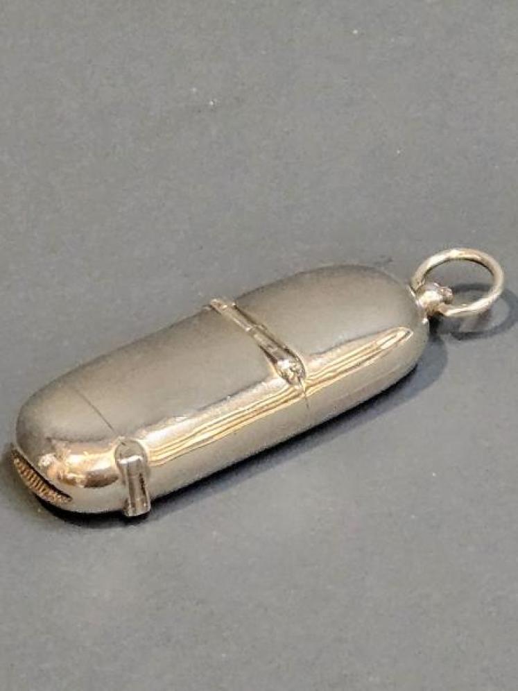 Victorian Silver Sovereign and Vesta Case - Image 1