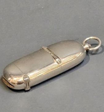 Victorian Silver Sovereign and Vesta Case