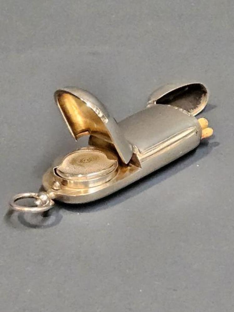 Victorian Silver Sovereign and Vesta Case - Image 2