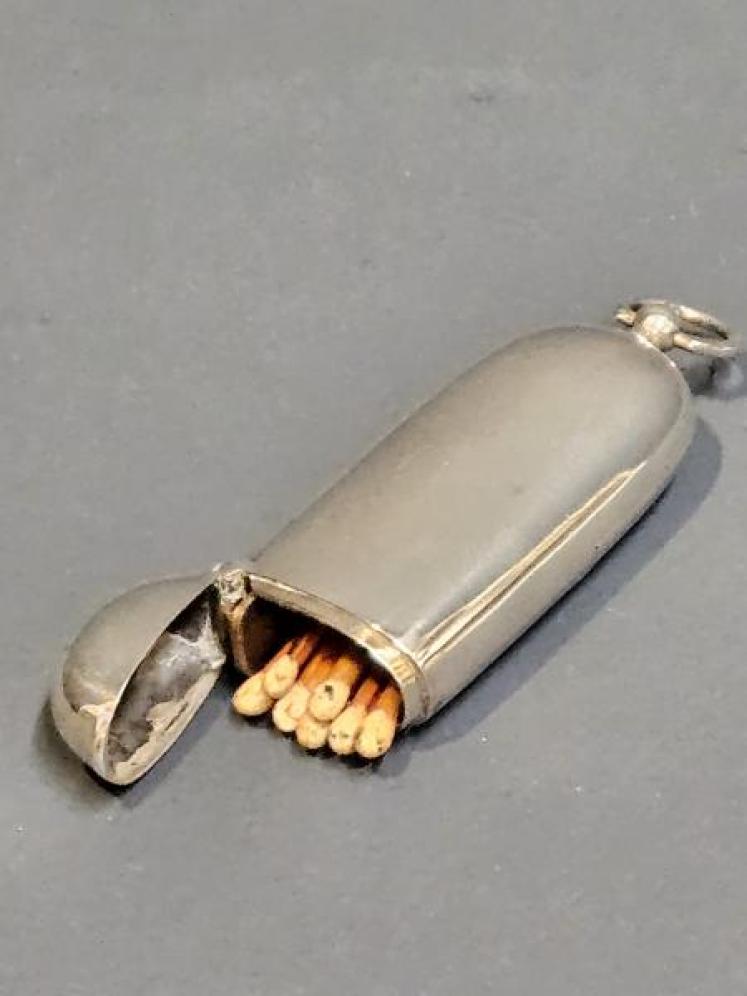 Victorian Silver Sovereign and Vesta Case - Image 6