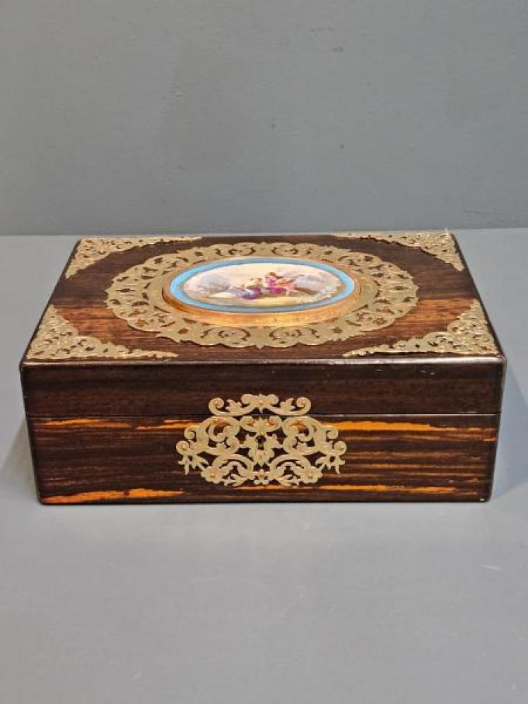 Immaculate Victorian Jewellery Box - Image 1