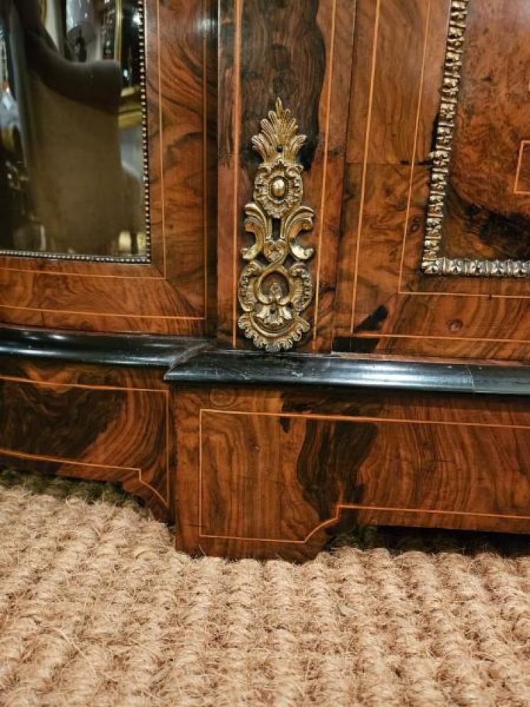 Fine Quality Victorian Burr Walnut Credenza - Image 5