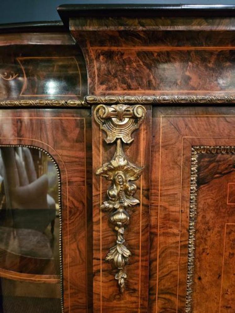 Fine Quality Victorian Burr Walnut Credenza - Image 7