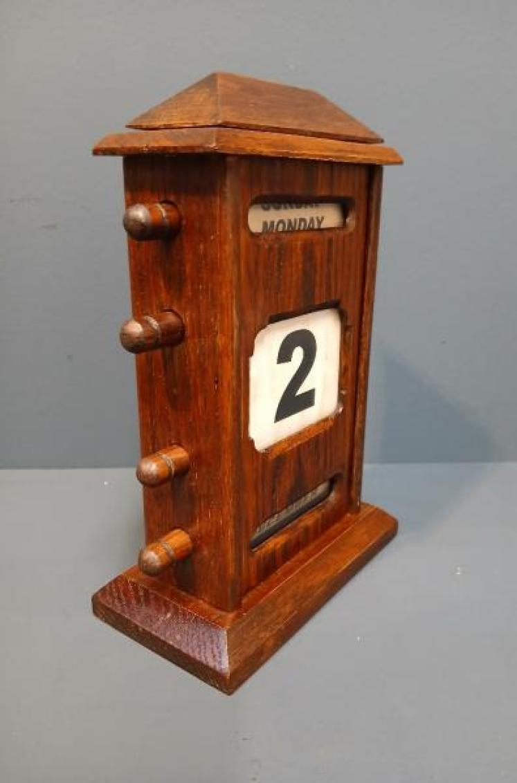 Edwardian Period Oak Perpetual Desk Calendar - Image 3