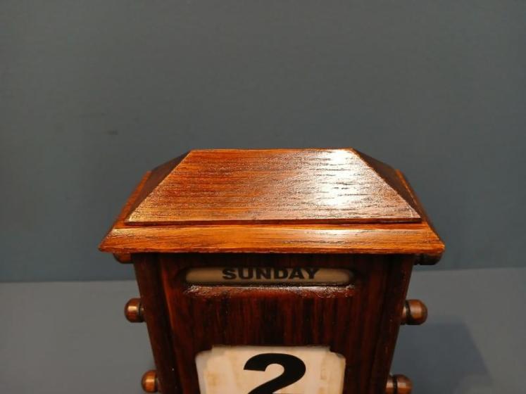 Edwardian Period Oak Perpetual Desk Calendar - Image 4
