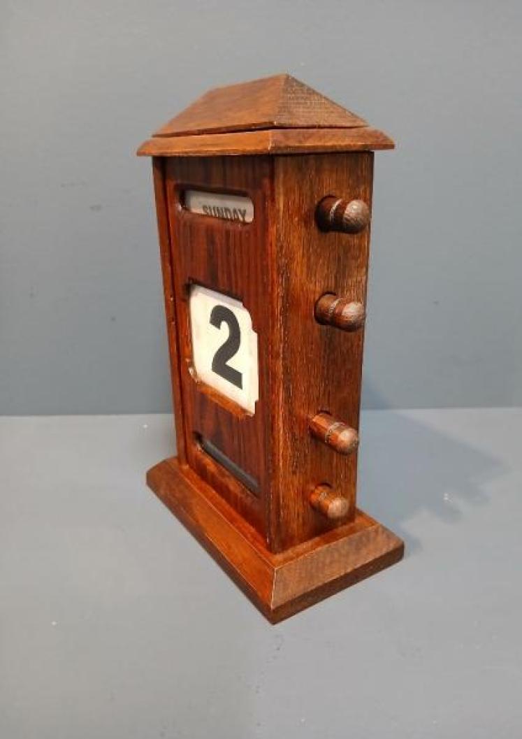 Edwardian Period Oak Perpetual Desk Calendar - Image 6