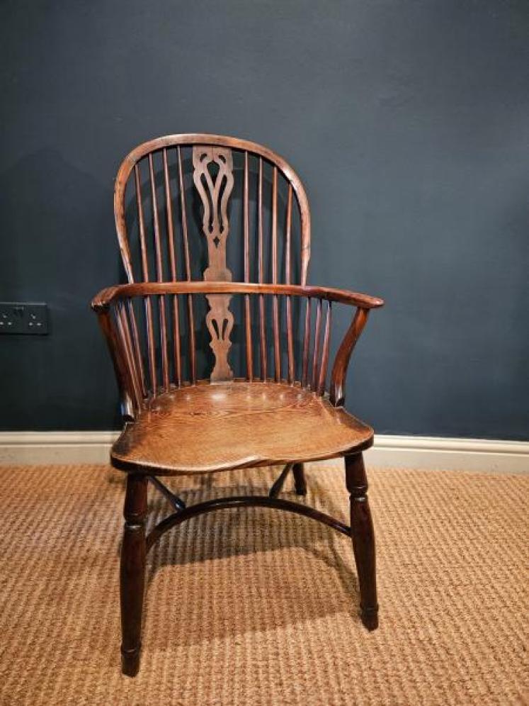 Thames Valley Yew Wood Windsor Chair - Image 1