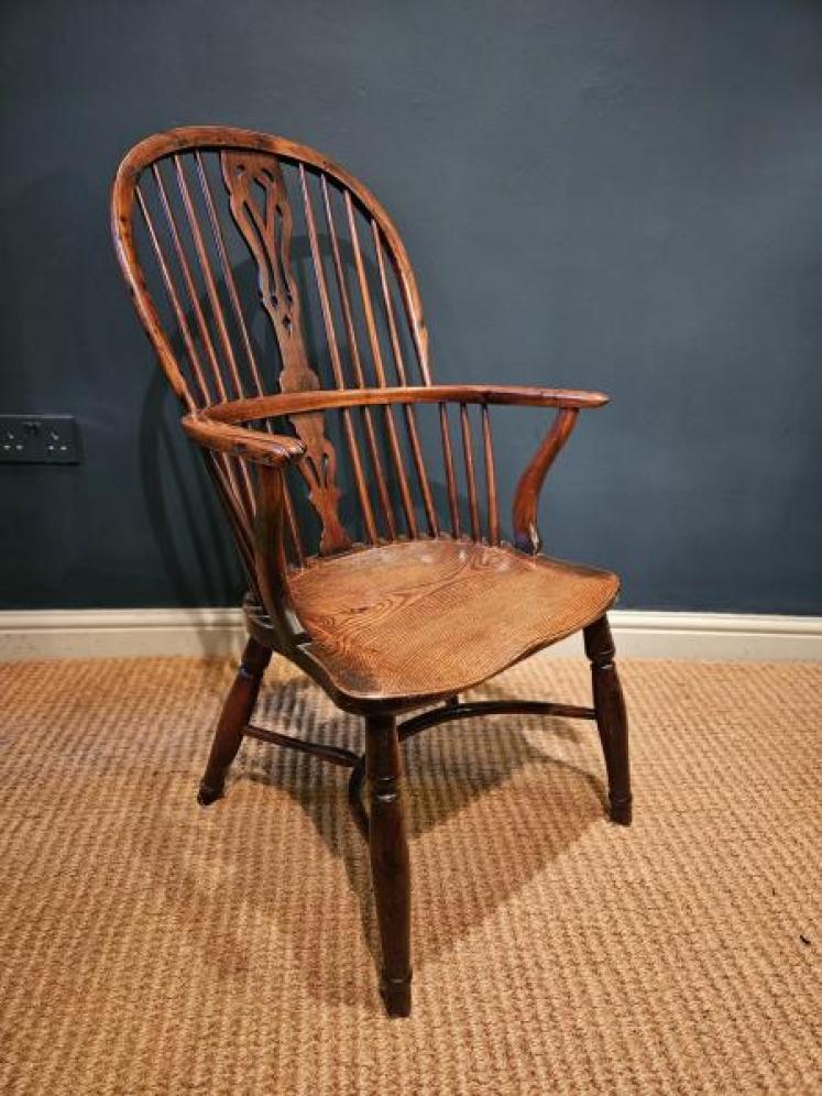 Thames Valley Yew Wood Windsor Chair - Image 2