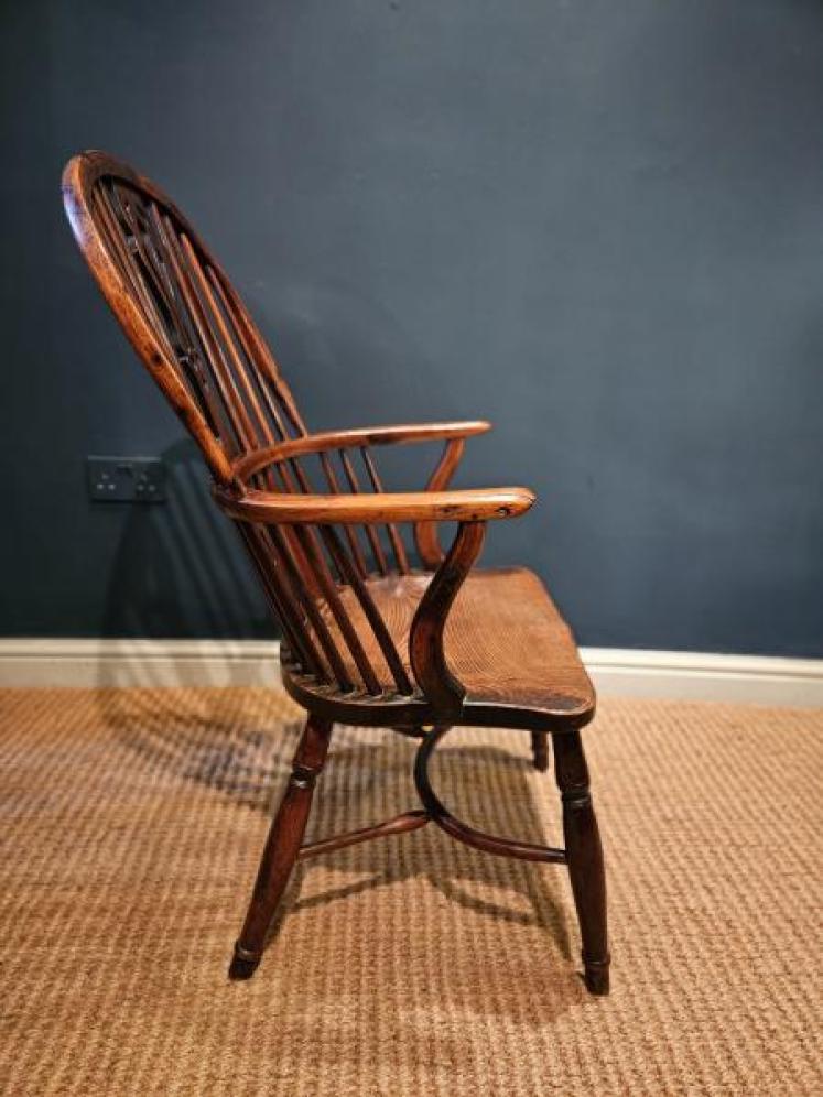 Thames Valley Yew Wood Windsor Chair - Image 3