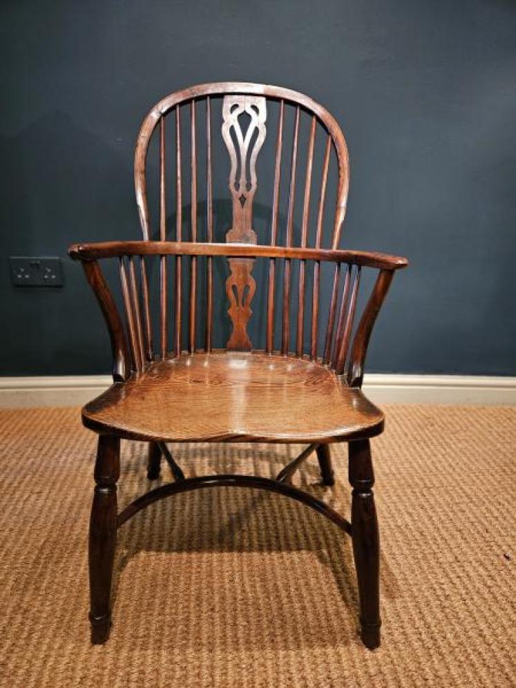 Thames Valley Yew Wood Windsor Chair - Image 5
