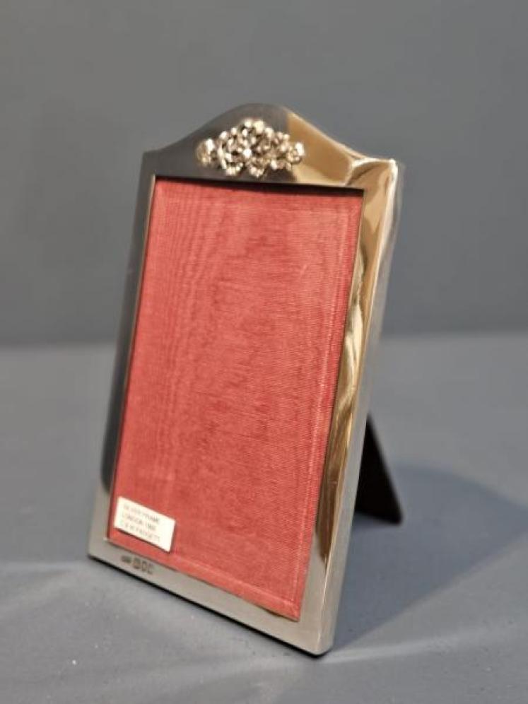 Superior Quality Victorian Silver Photo Frame - Image 3