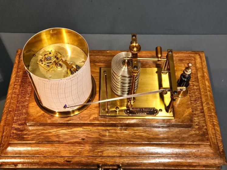 Edwardian Oak Cased Barograph - Image 5