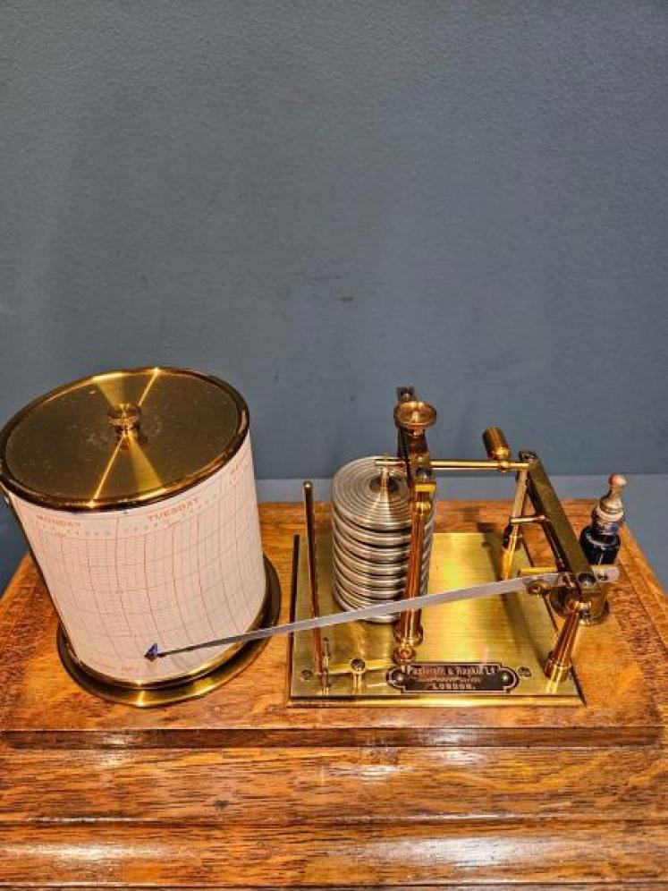 Edwardian Oak Cased Barograph - Image 6