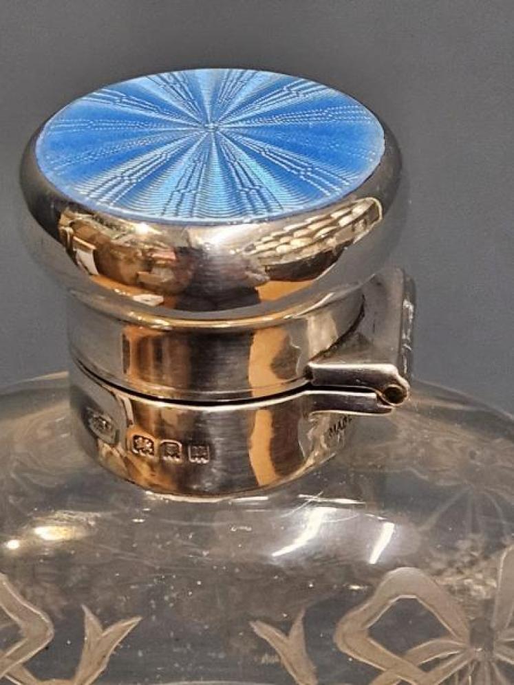 Outstanding Silver and Enamel Hip Flask - Image 2
