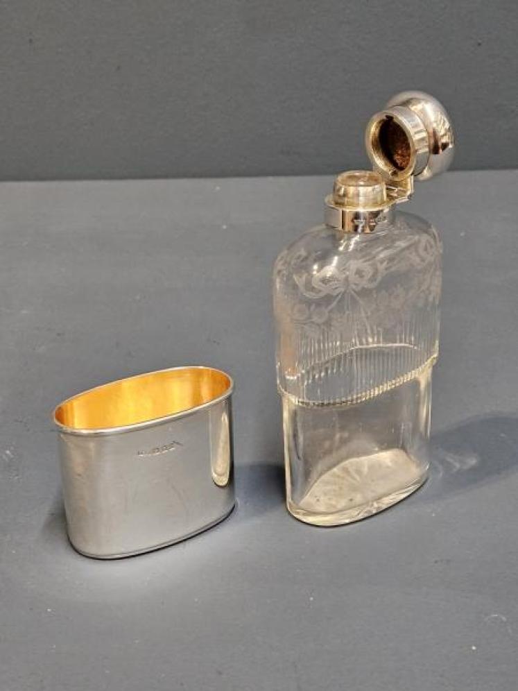 Outstanding Silver and Enamel Hip Flask - Image 4