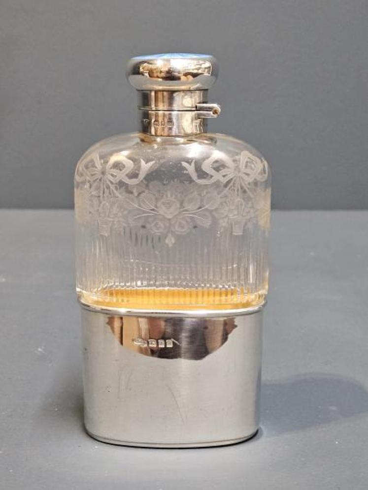 Outstanding Silver and Enamel Hip Flask - Image 6