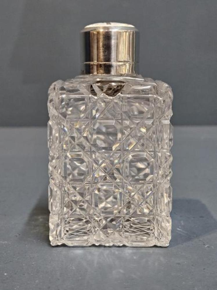 Outstanding Quality Silver and Enamel Scent Bottle - Image 3