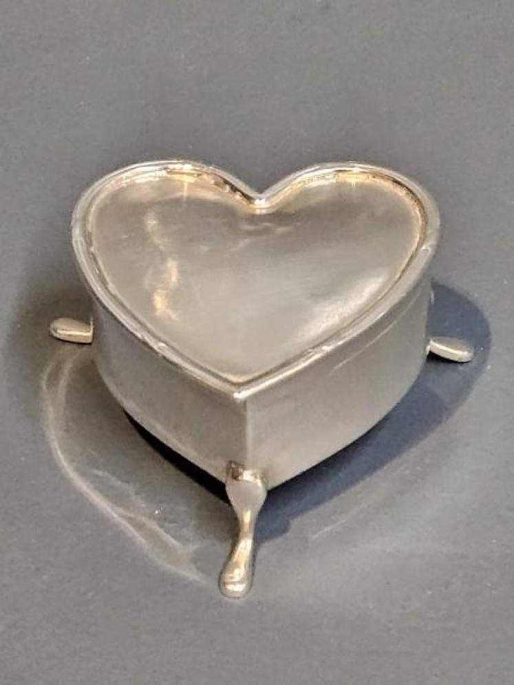 George V Silver Heart Shaped Ring Box - Image 1