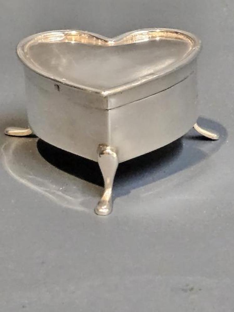 George V Silver Heart Shaped Ring Box - Image 3