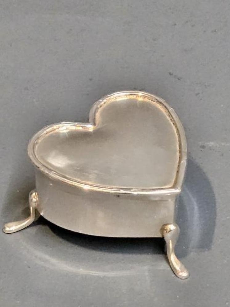 George V Silver Heart Shaped Ring Box - Image 5