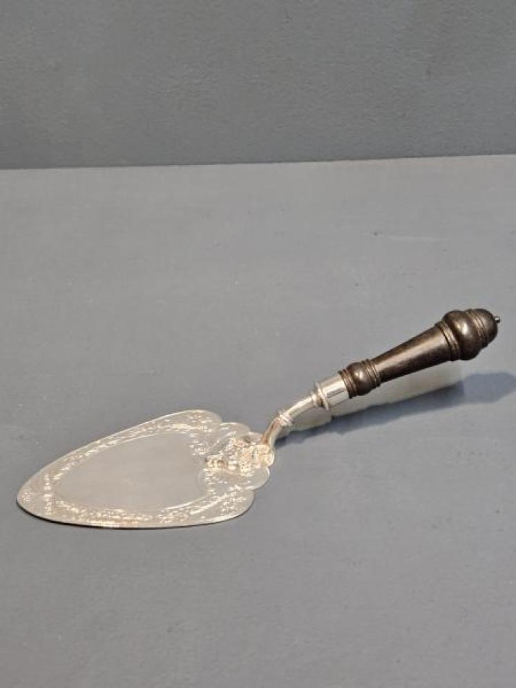 Fine George V Period Silver Cake Slice - Image 1