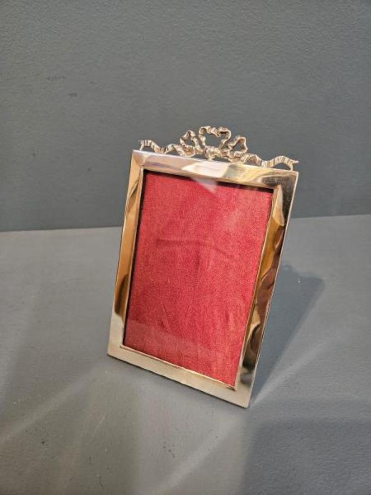 Edwardian Silver Photo Frame With Ribbon Crest - Image 2