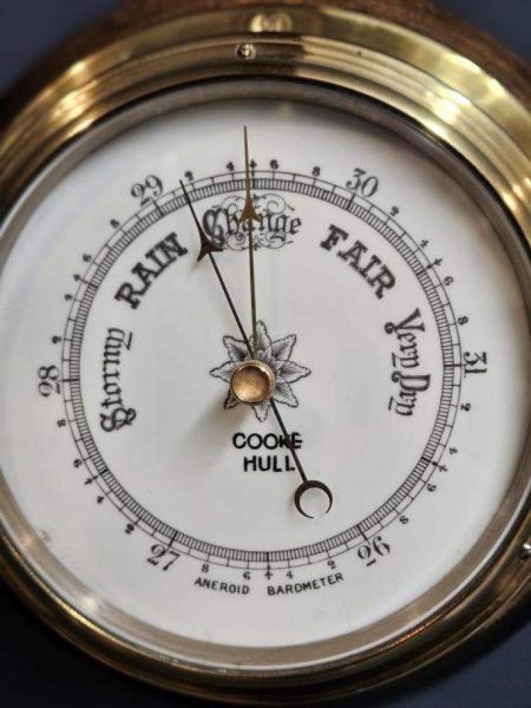Cooke of Hull Victorian Bulk Head Barometer - Image 4