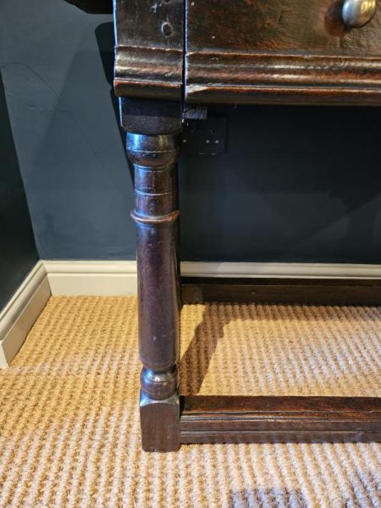 James II Oak Side Table - Image 3