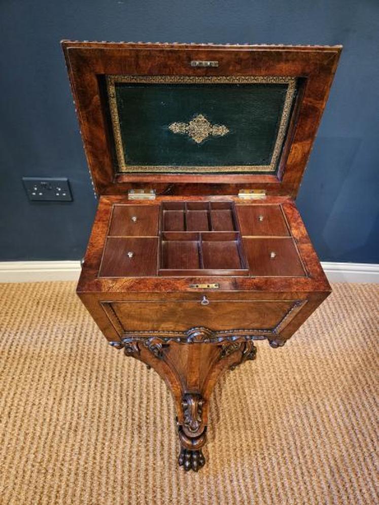 William IV Walnut Teapoy  - Image 5