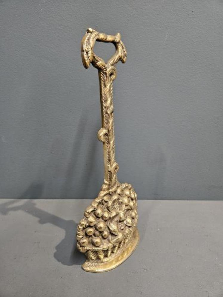 Victorian Brass Flower Basket Door Stop - Image 4