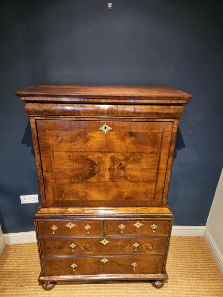Small Proportioned William and Mary Walnut Escritoire - Image 2