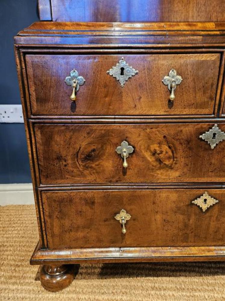 Small Proportioned William and Mary Walnut Escritoire - Image 6