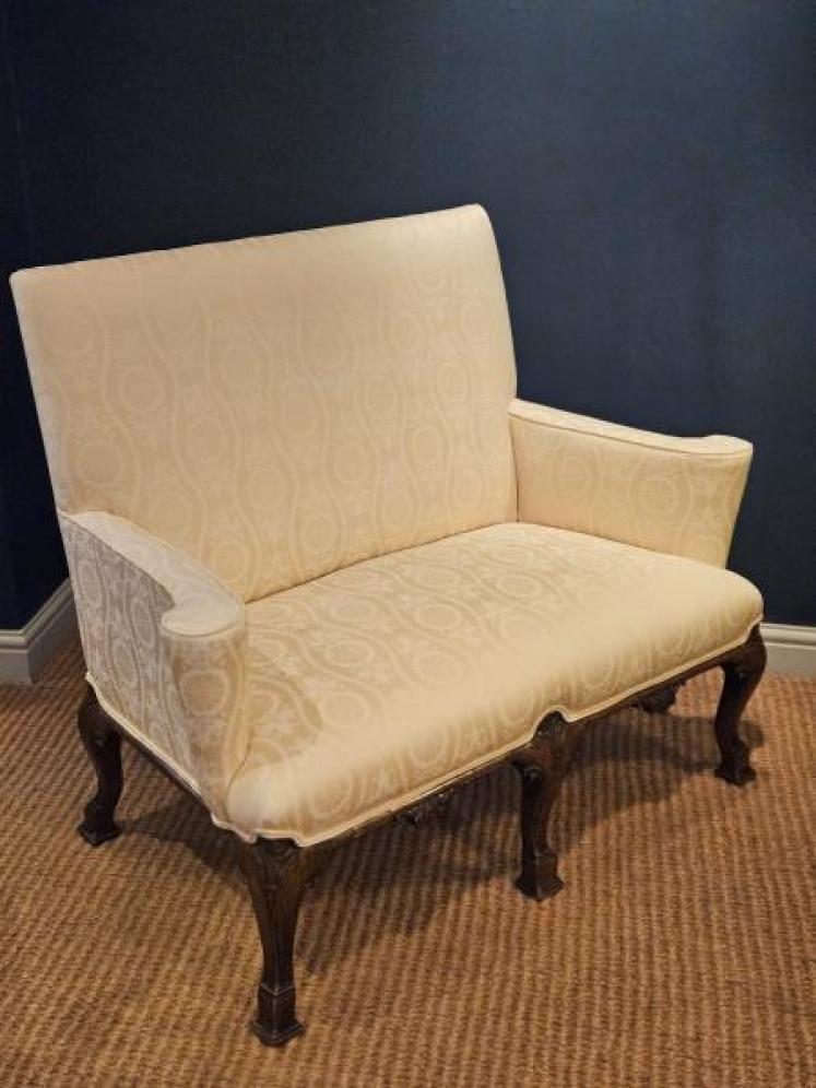 Fine Quality Small George III Style 2 Seater Sofa - Image 1