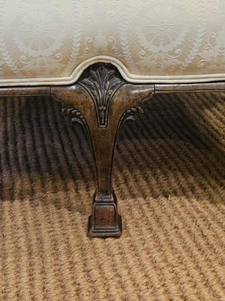 Fine Quality Small George III Style 2 Seater Sofa - Image 3