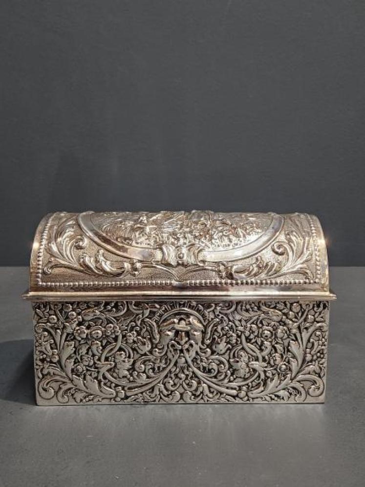 Large Chester Silver Domed Top Casket - Image 1