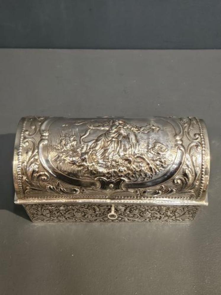Large Chester Silver Domed Top Casket - Image 2