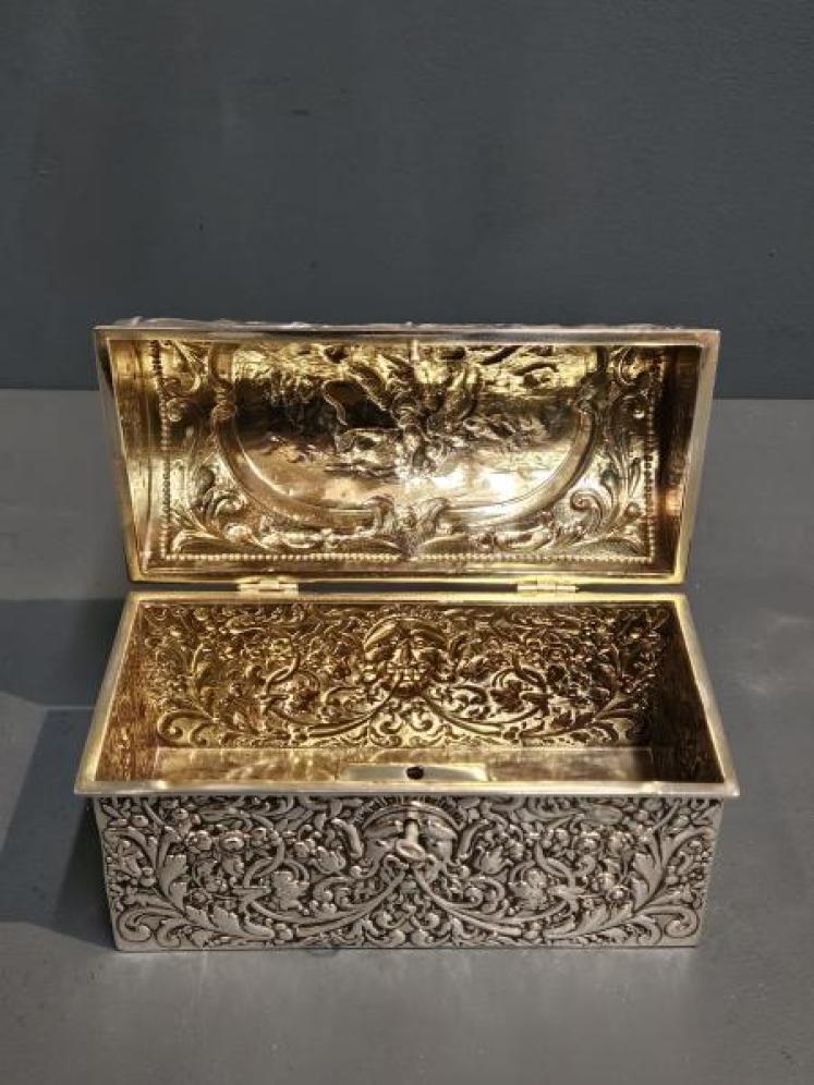 Large Chester Silver Domed Top Casket - Image 4