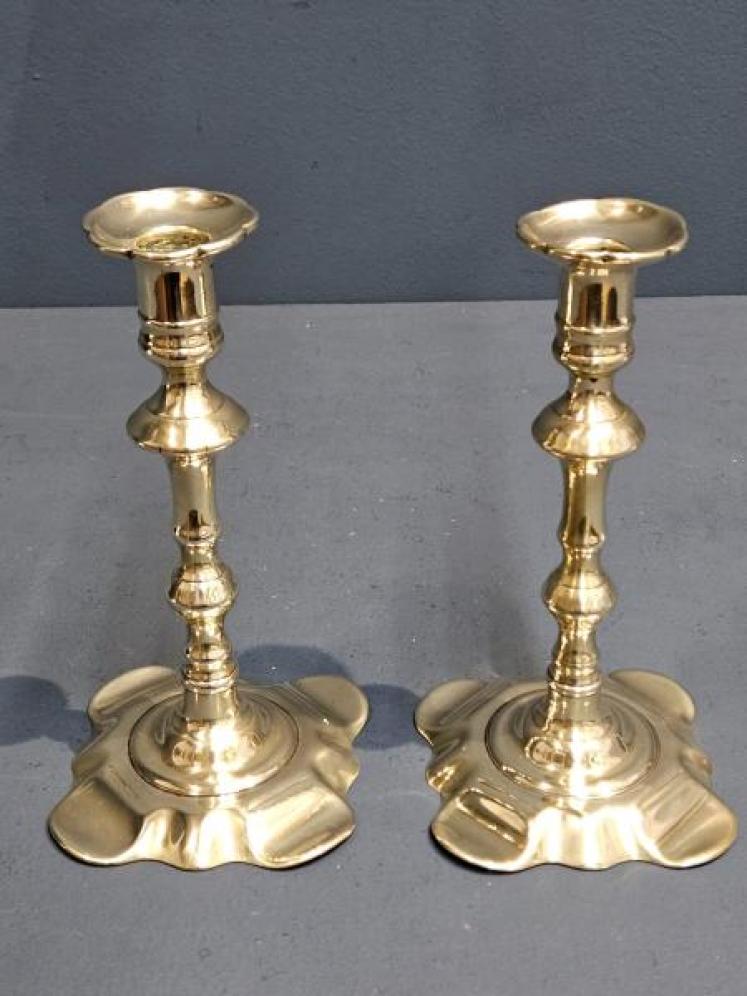 Pair of George III Brass Petal Base Candlesticks - Image 3