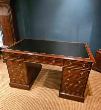 Victorian Mahogany Pedestal Desk