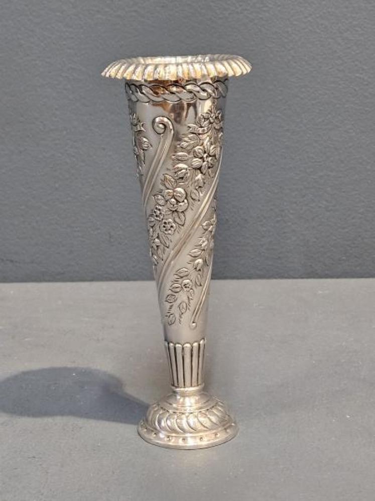 Victorian Silver Trumpet Vase by William Comyns - Image 1