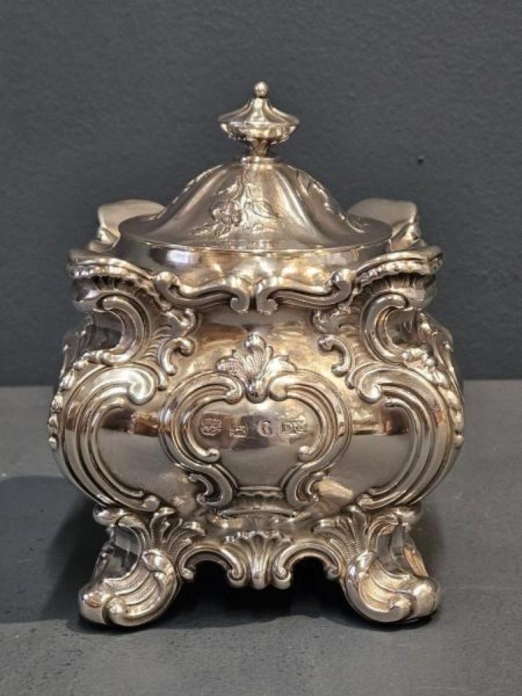 Large Early Victorian Silver Tea Caddy - Image 1