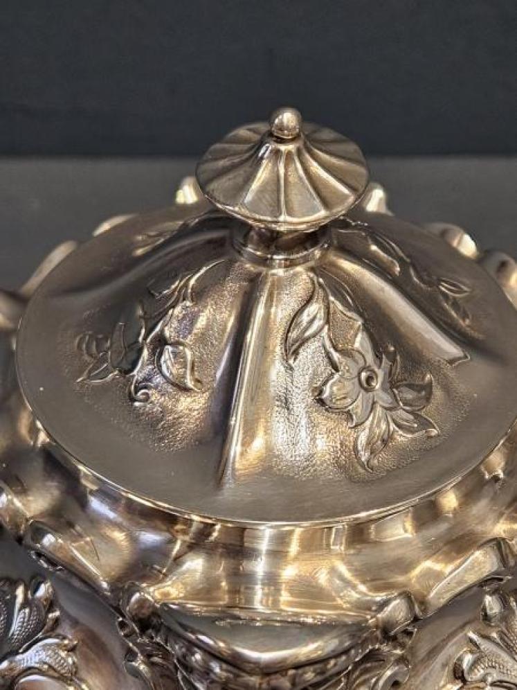 Large Early Victorian Silver Tea Caddy - Image 3