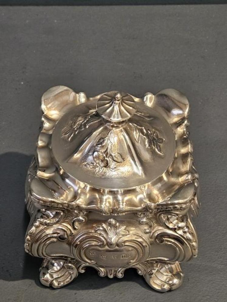 Large Early Victorian Silver Tea Caddy - Image 5