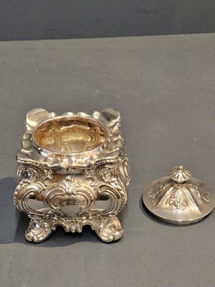 Large Early Victorian Silver Tea Caddy - Image 7