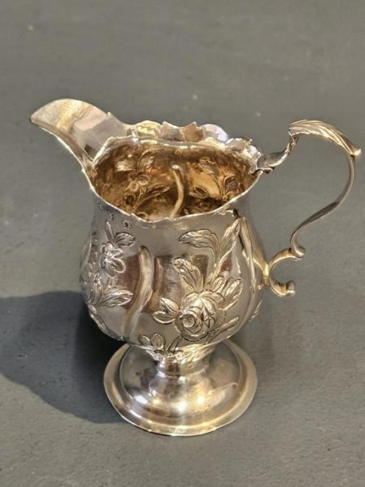 George III Silver Cream Jug - Image 1