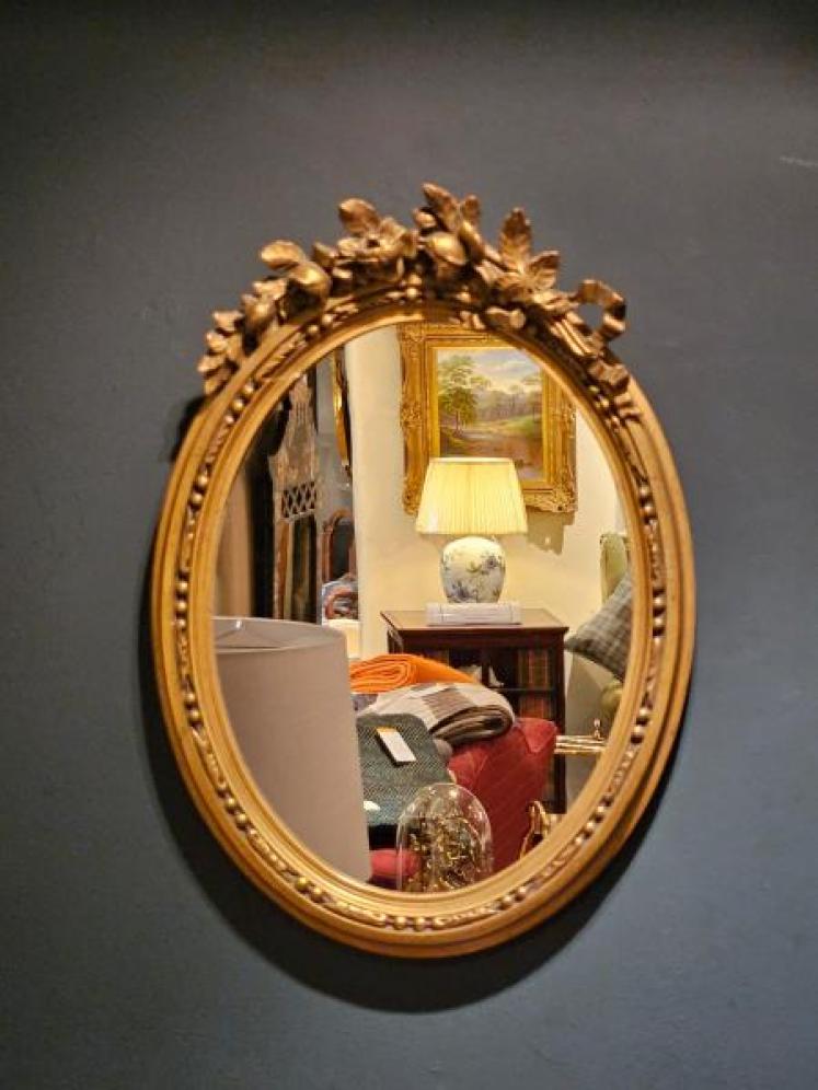 Victorian Rose Crest Gilt Mirror - Image 1
