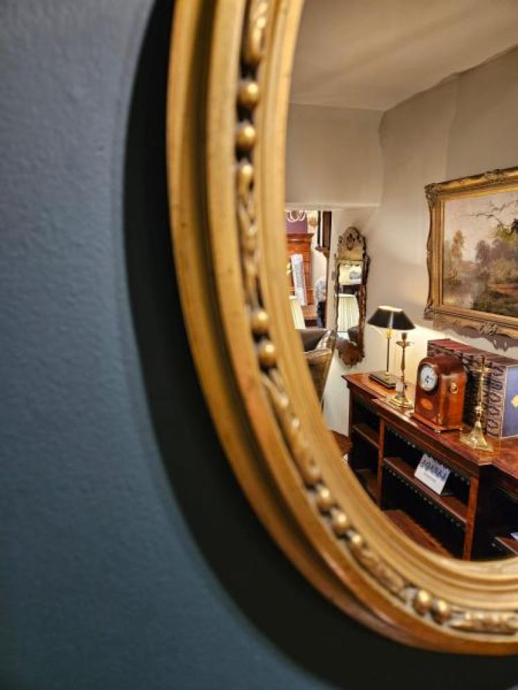 Victorian Rose Crest Gilt Mirror - Image 2