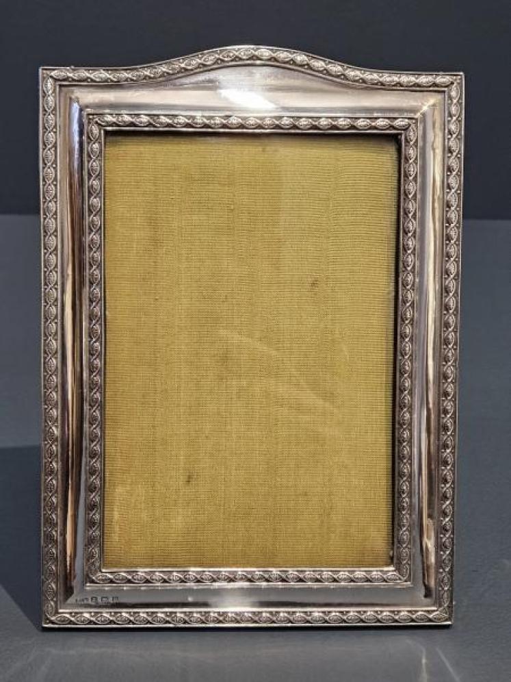 George V Silver Photo Frame - Image 1