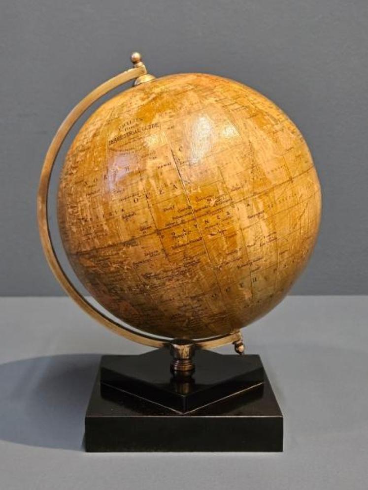 1930's Phillips 6" Globe - Image 3